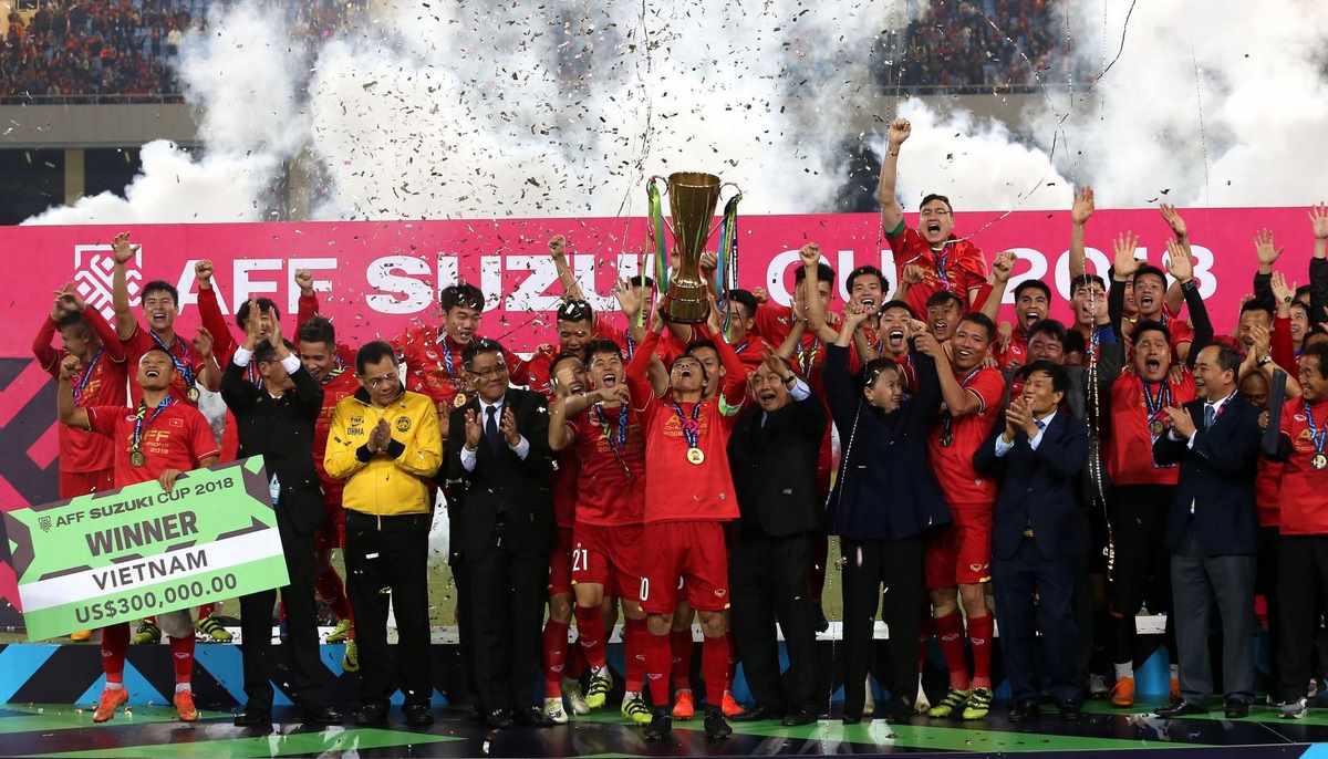 Toàn cảnh không khí sôi động tại AFF Cup